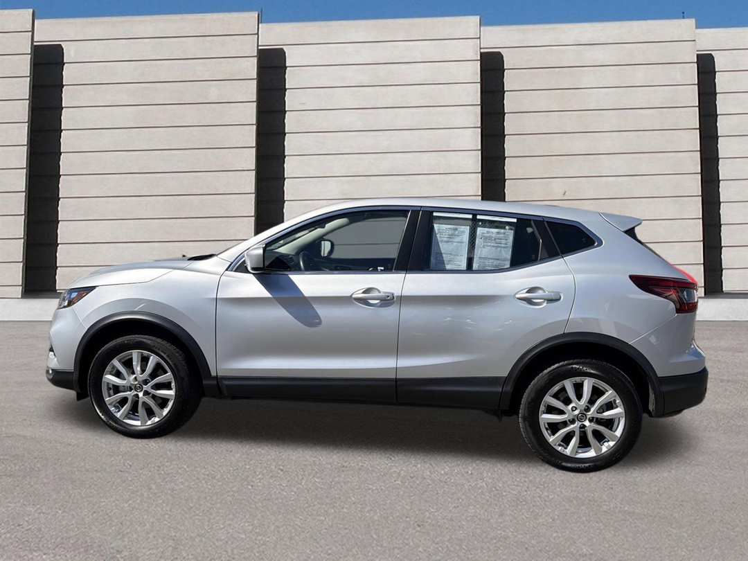 2021 Nissan Rogue Sport S - Image 2