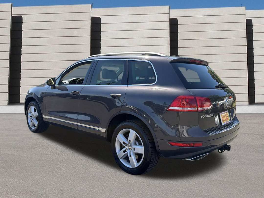 2012 Volkswagen Touareg - Image 3