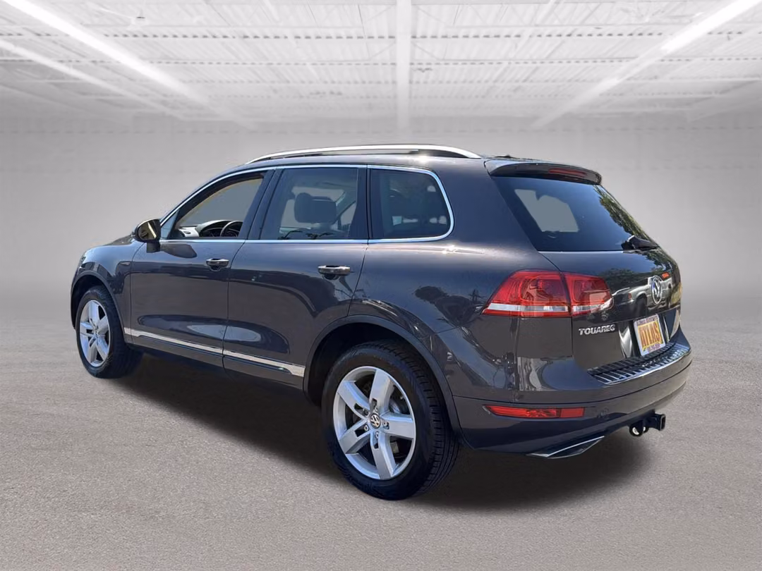 2012 Volkswagen Touareg - Image 3