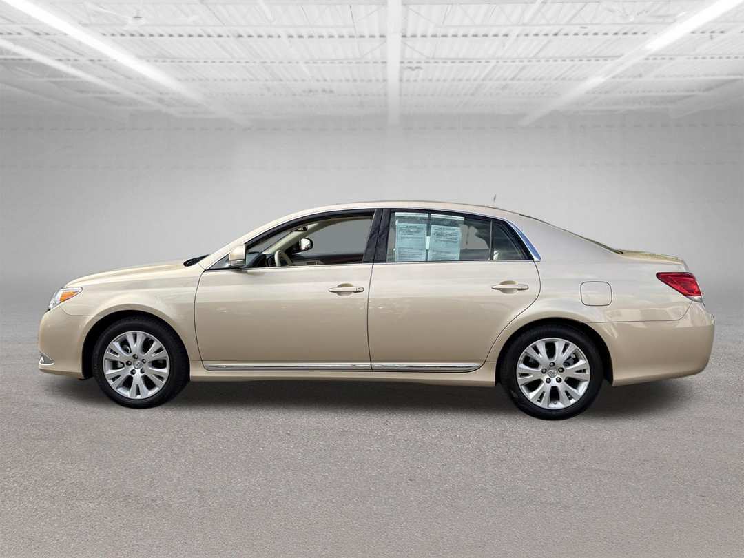 2012 Toyota Avalon - Image 2
