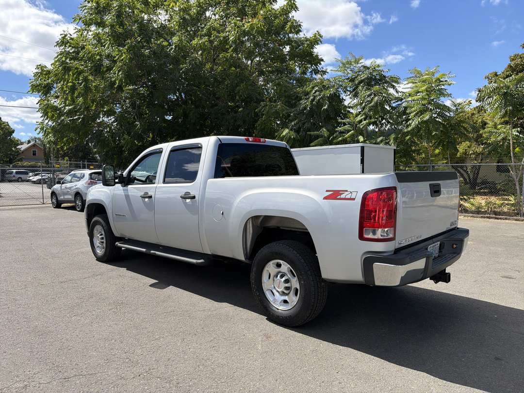 2010 GMC Sierra 2500Hd SLE - Image 3