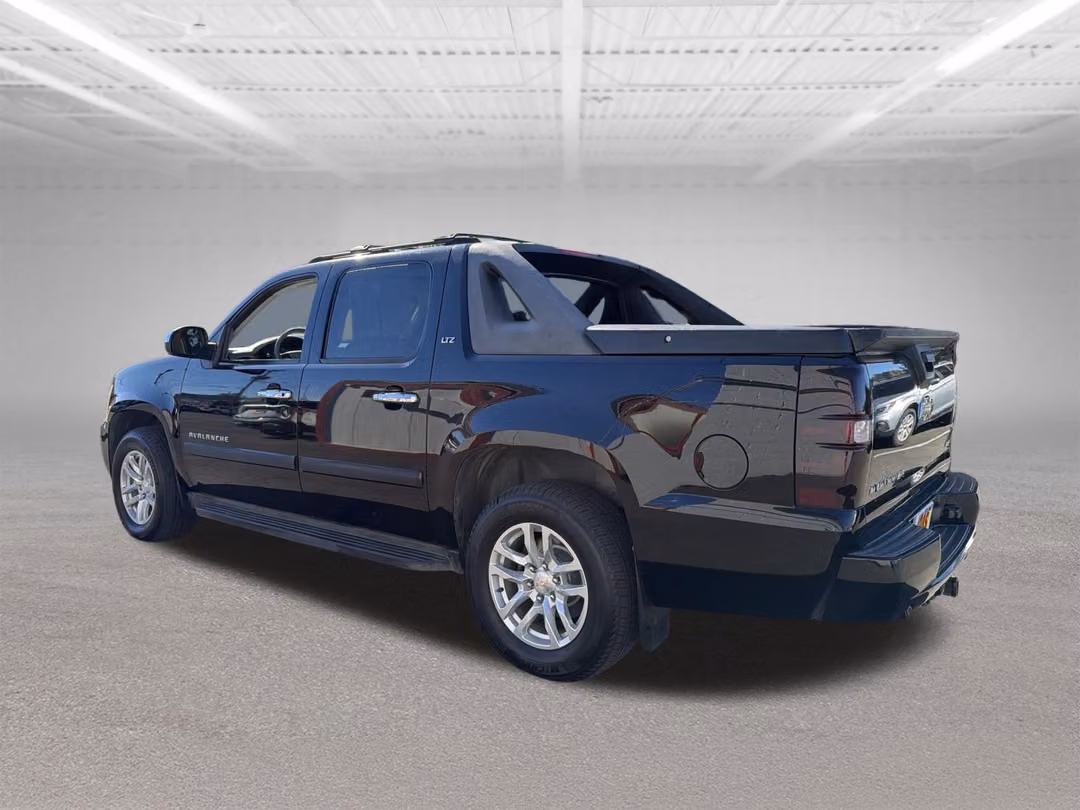 2007 Chevrolet Avalanche LTZ - Image 3