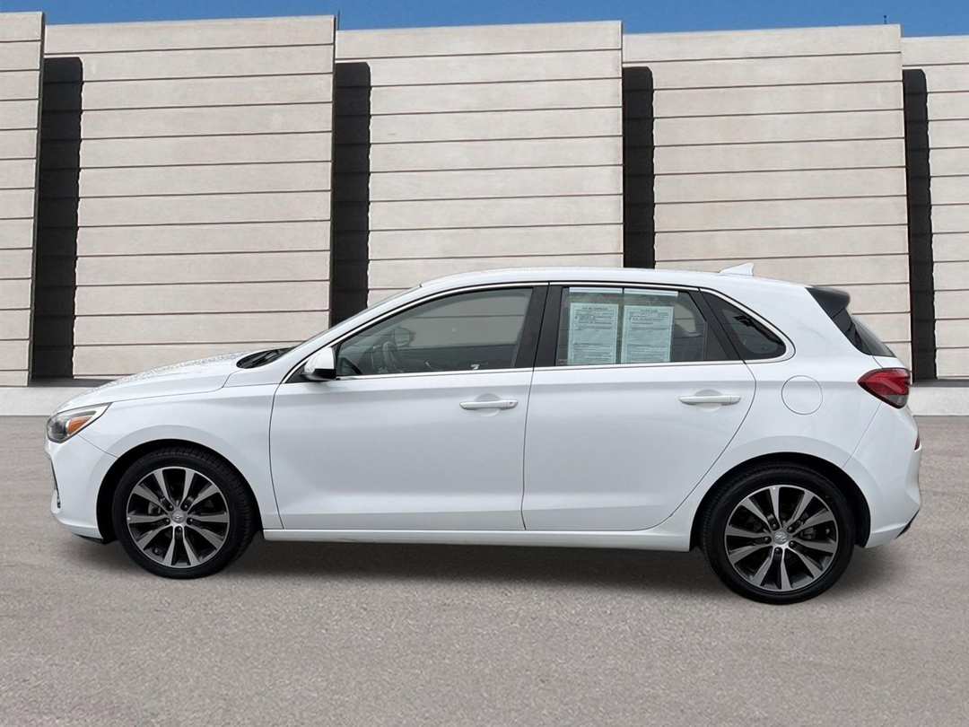 2019 Hyundai Elantra Gt - Image 2