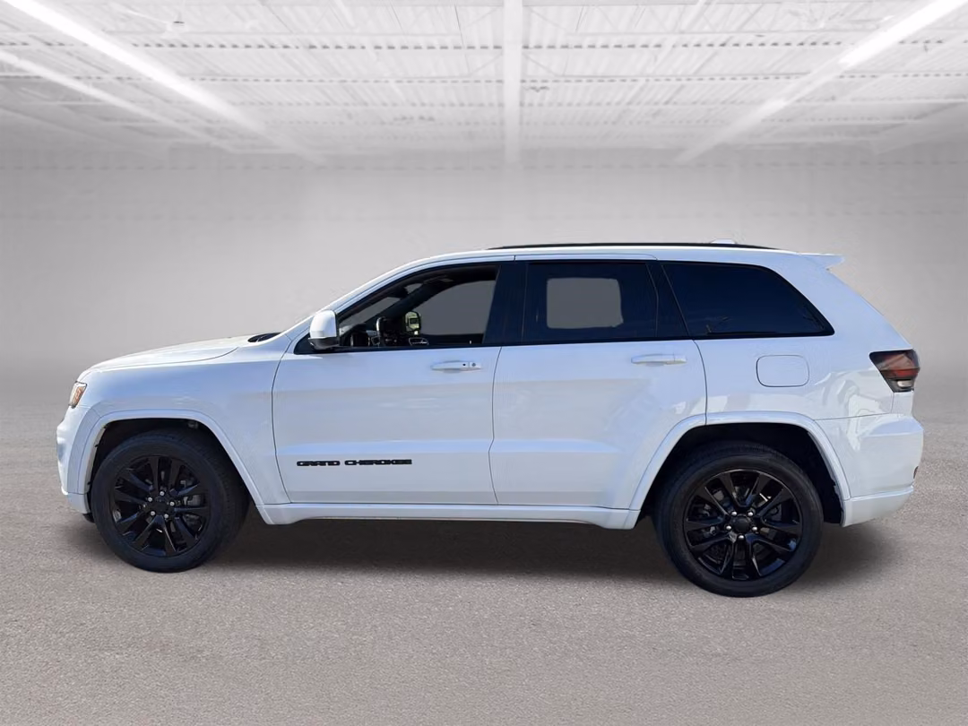 2017 Jeep Grand Cherokee Altitude - Image 2