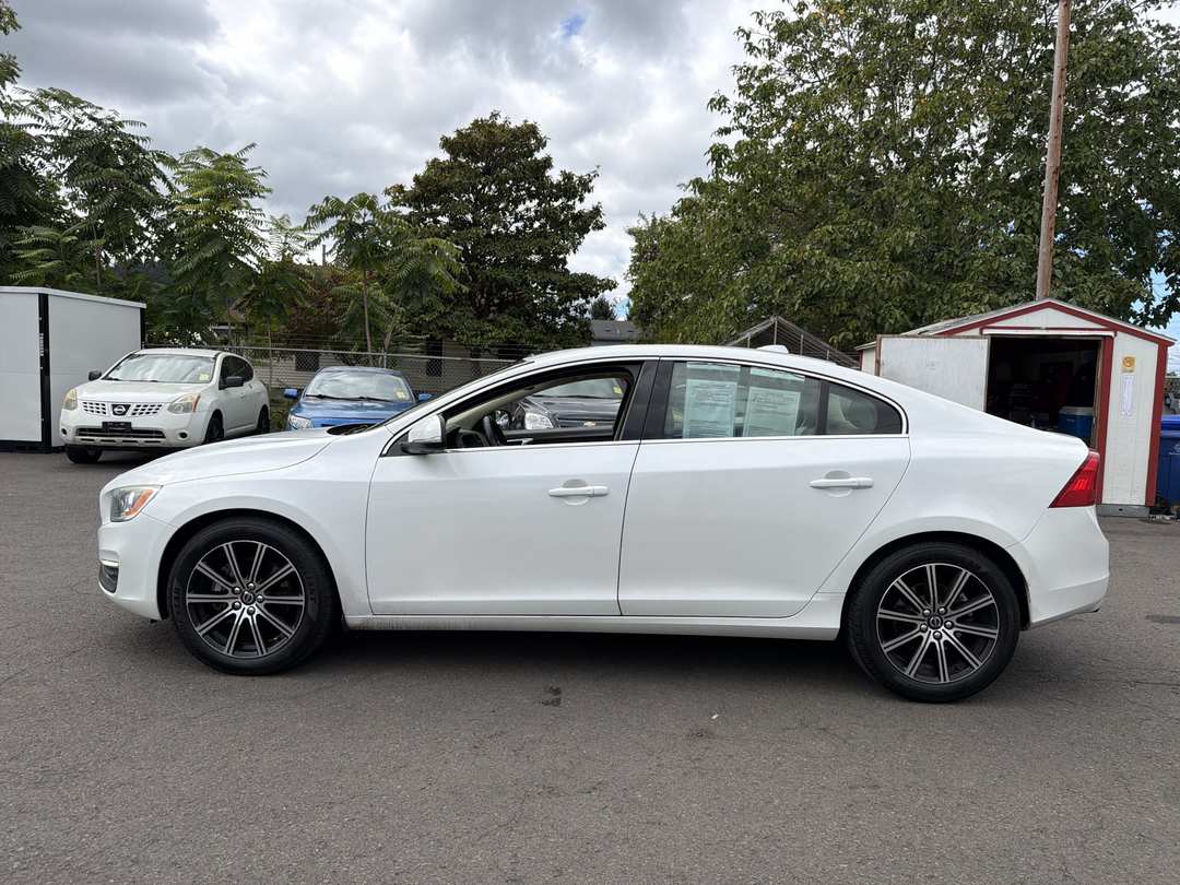 2018 Volvo S60 Inscription - Image 2