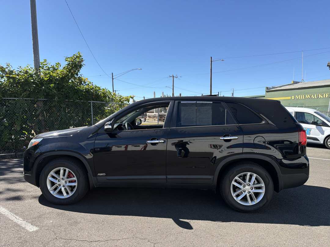 2014 Kia Sorento LX - Image 2