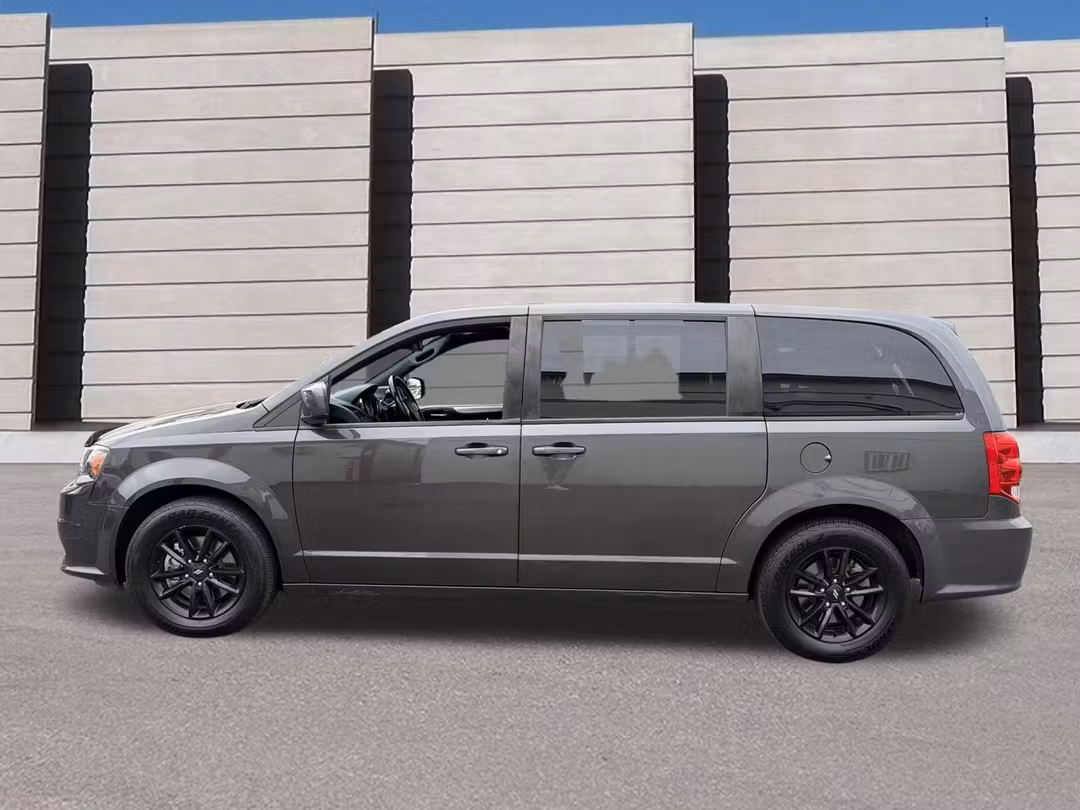 2020 Dodge Grand Caravan GT - Image 2