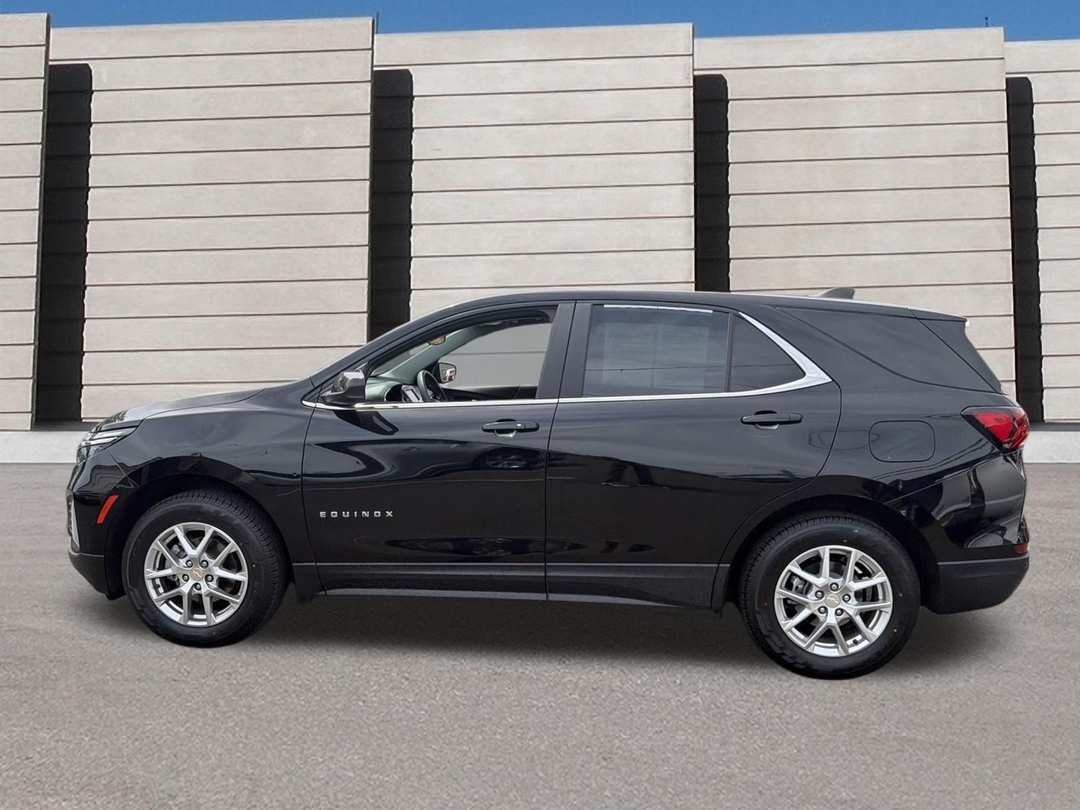 2022 Chevrolet Equinox LT - Image 2