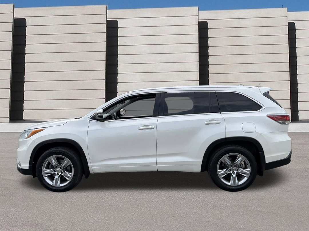 2015 Toyota Highlander - Image 2