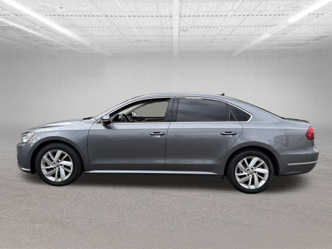 2018 Volkswagen Passat - Image 2