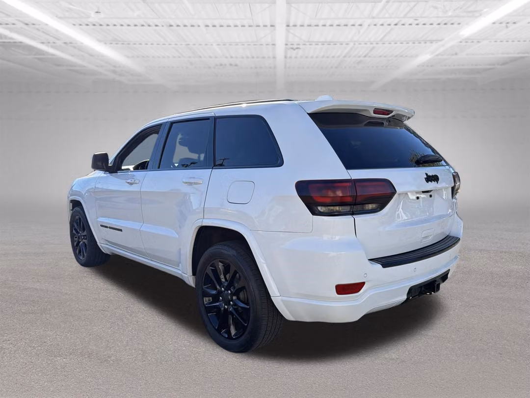 2017 Jeep Grand Cherokee Altitude - Image 3