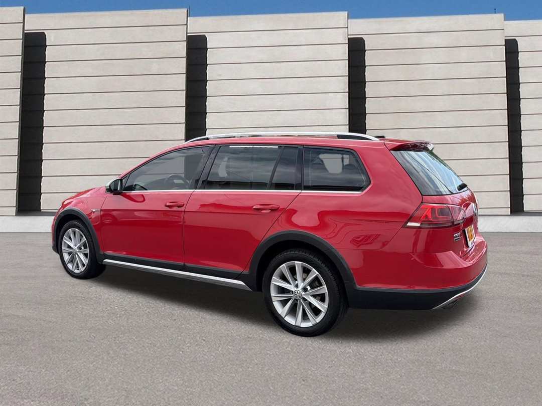 2017 Volkswagen Golf Alltrack - Image 3
