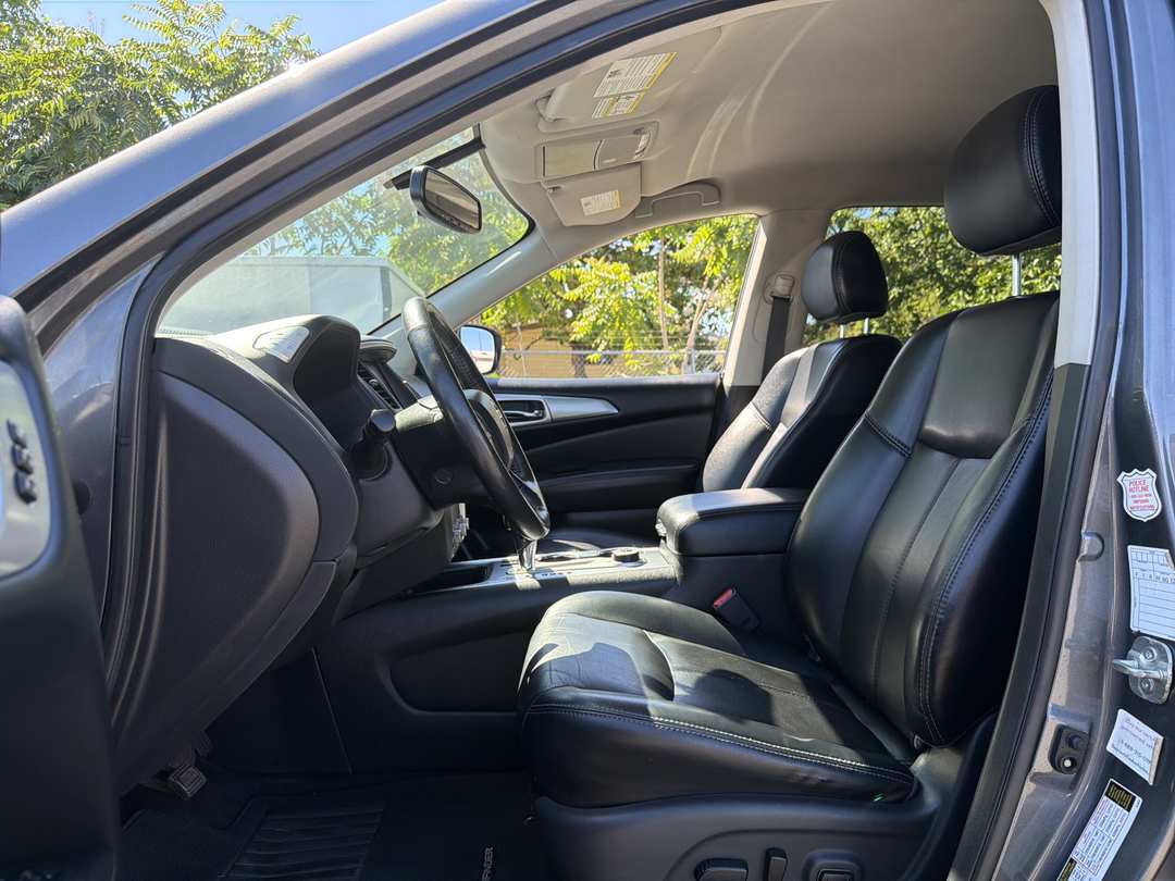 2019 Nissan Pathfinder SL - Image 3