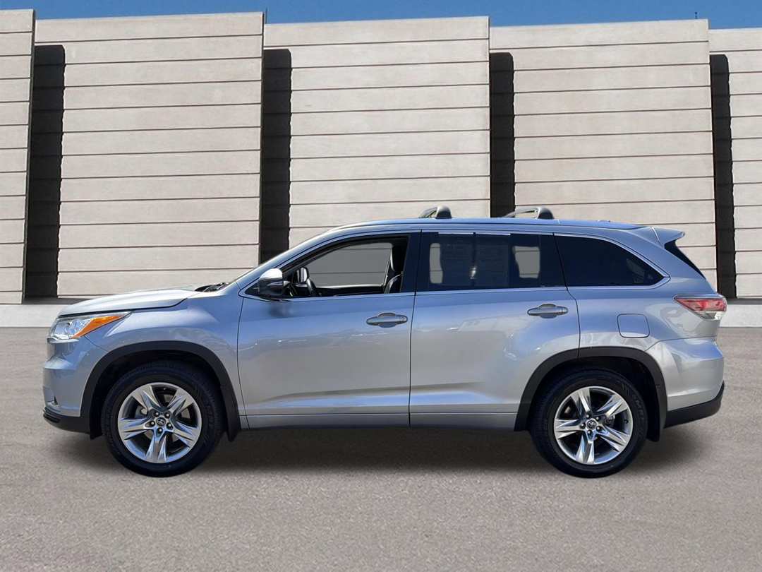 2016 Toyota Highlander - Image 2