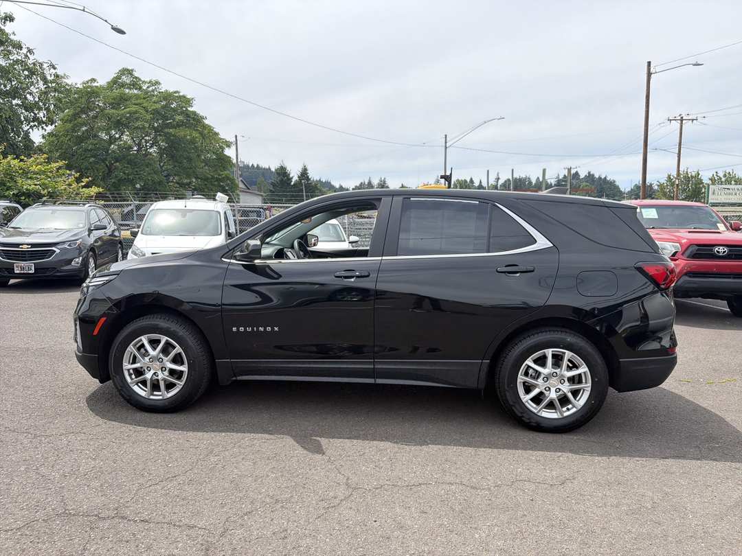 2022 Chevrolet Equinox LT - Image 2