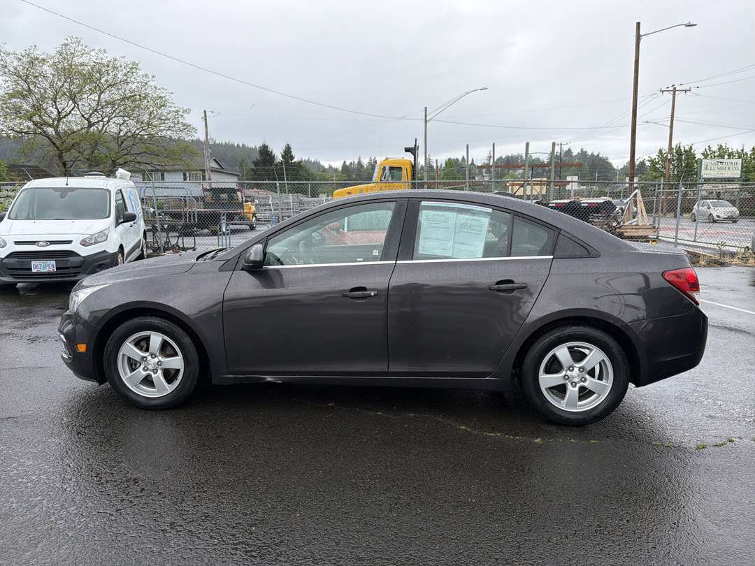 2015 Chevrolet Cruze LT - Image 2