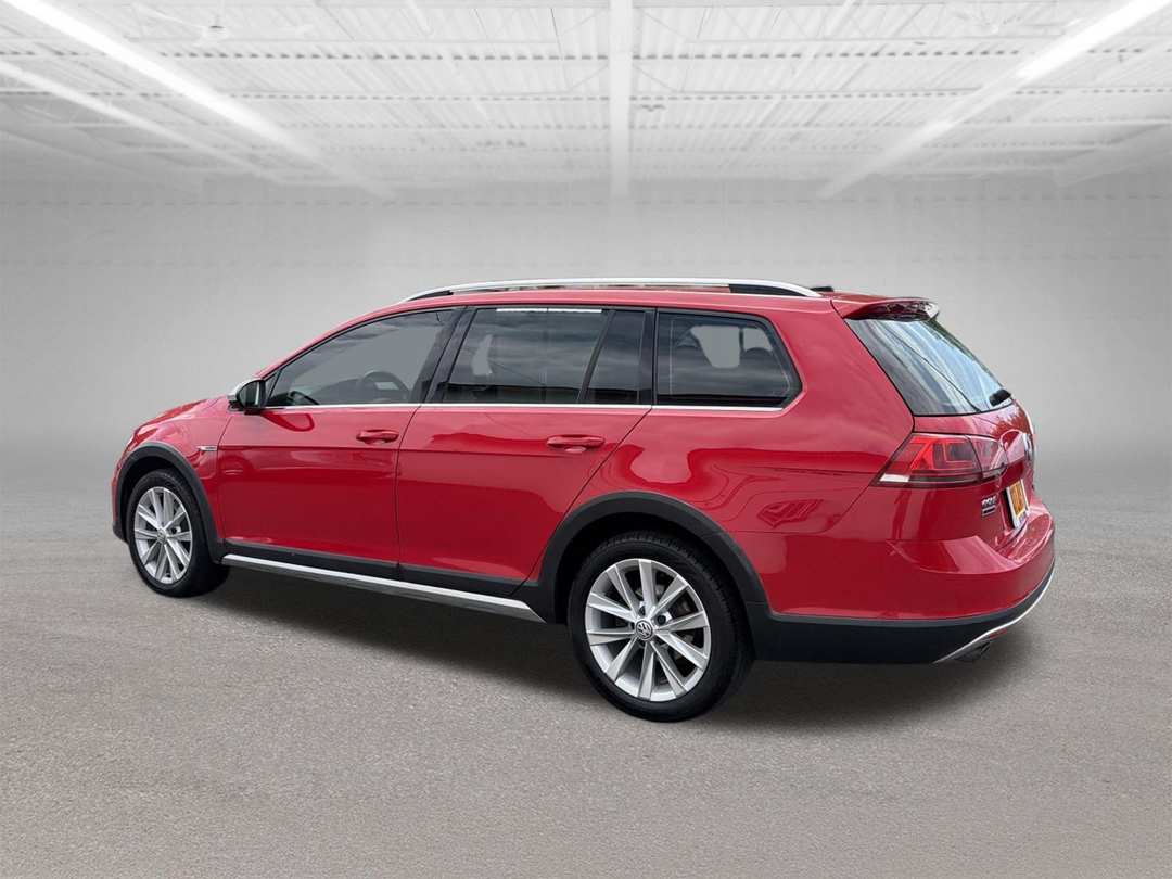 2017 Volkswagen Golf Alltrack - Image 3