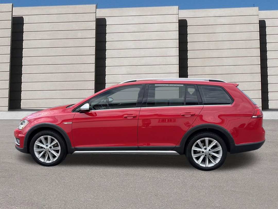 2017 Volkswagen Golf Alltrack - Image 2