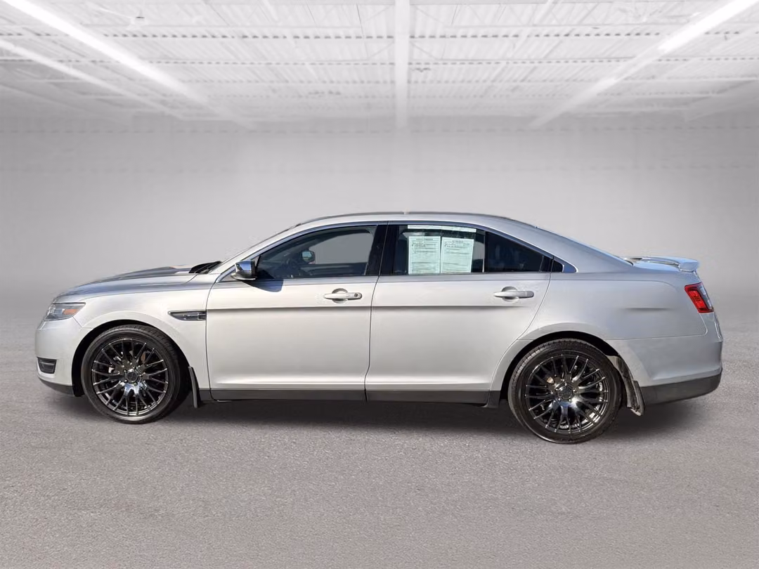 2015 Ford Taurus Limited - Image 2