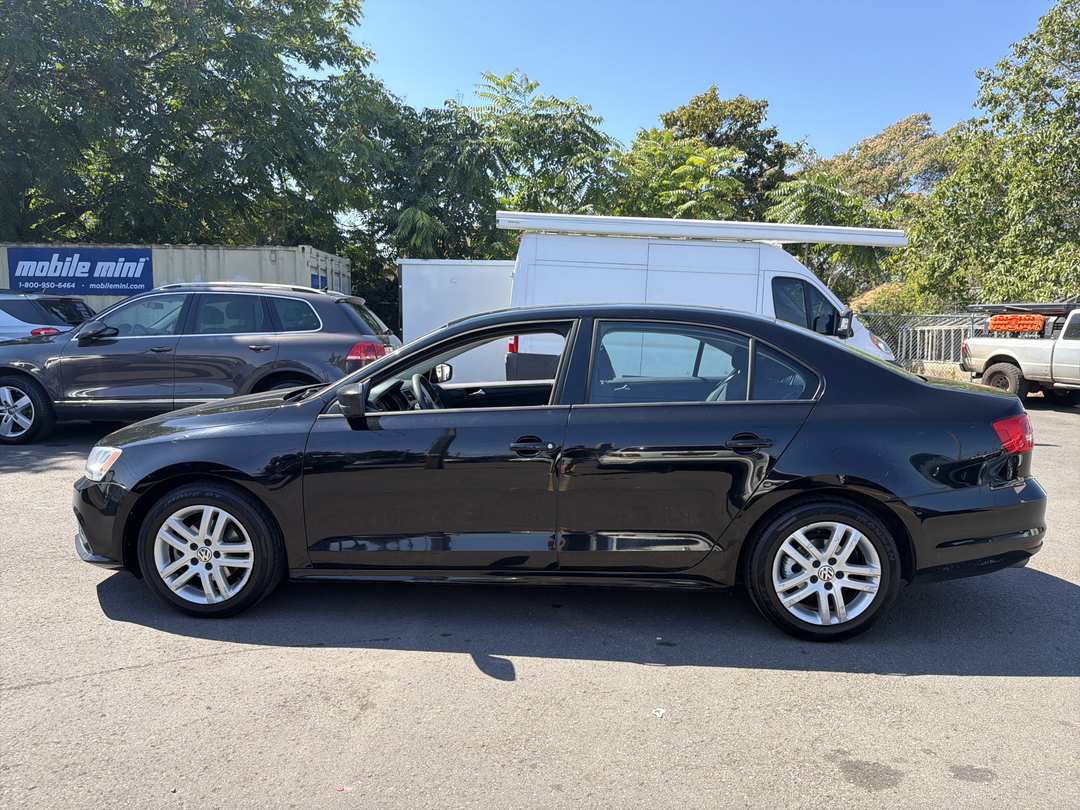 2015 Volkswagen Jetta - Image 2