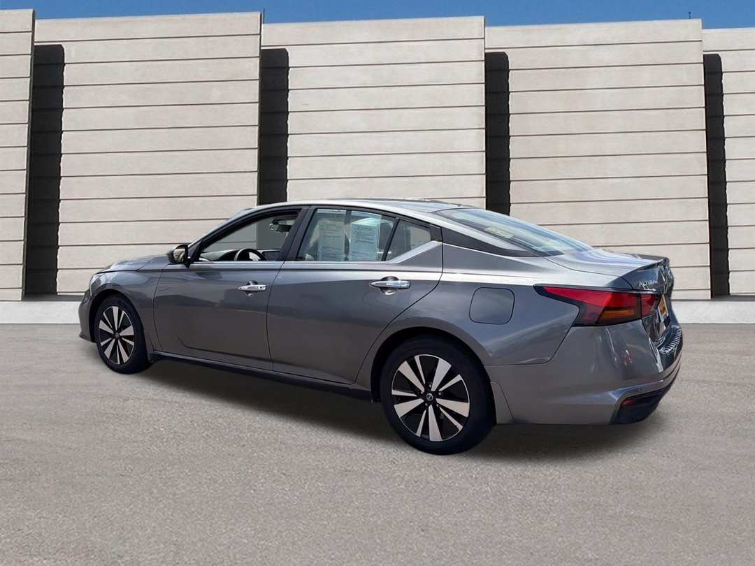 2022 Nissan Altima 2.5 SV - Image 3