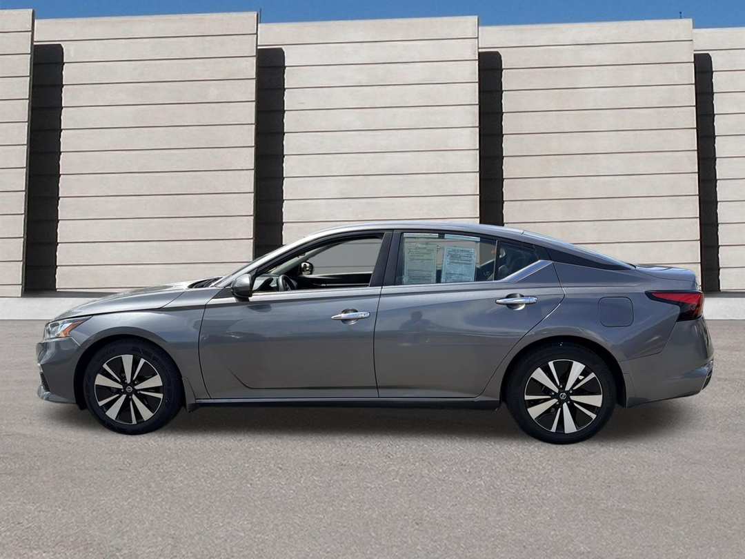 2022 Nissan Altima 2.5 SV - Image 2