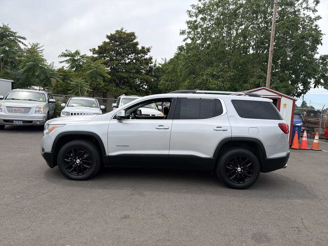 2019 GMC Acadia SLT - Image 2