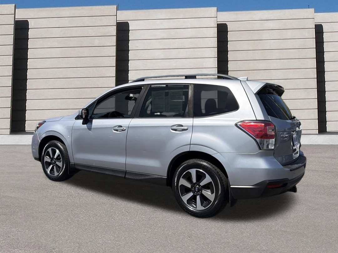 2017 Subaru Forester Premium - Image 3