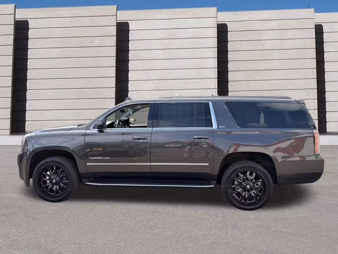 2017 GMC Yukon Xl SLT - Image 2