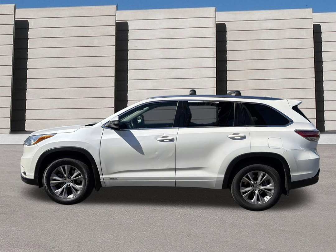 2015 Toyota Highlander XLE - Image 2