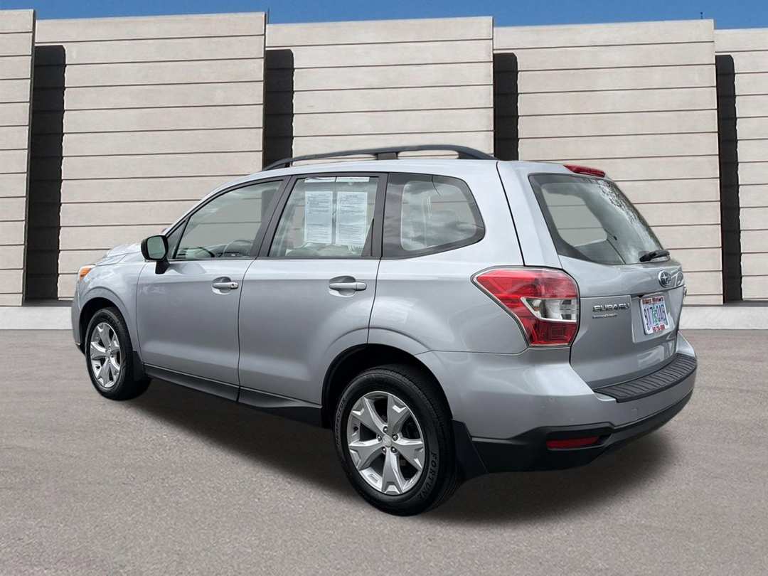 2015 Subaru Forester 2.5i - Image 2