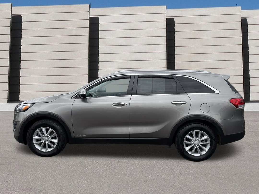 2017 Kia Sorento LX V6 - Image 2