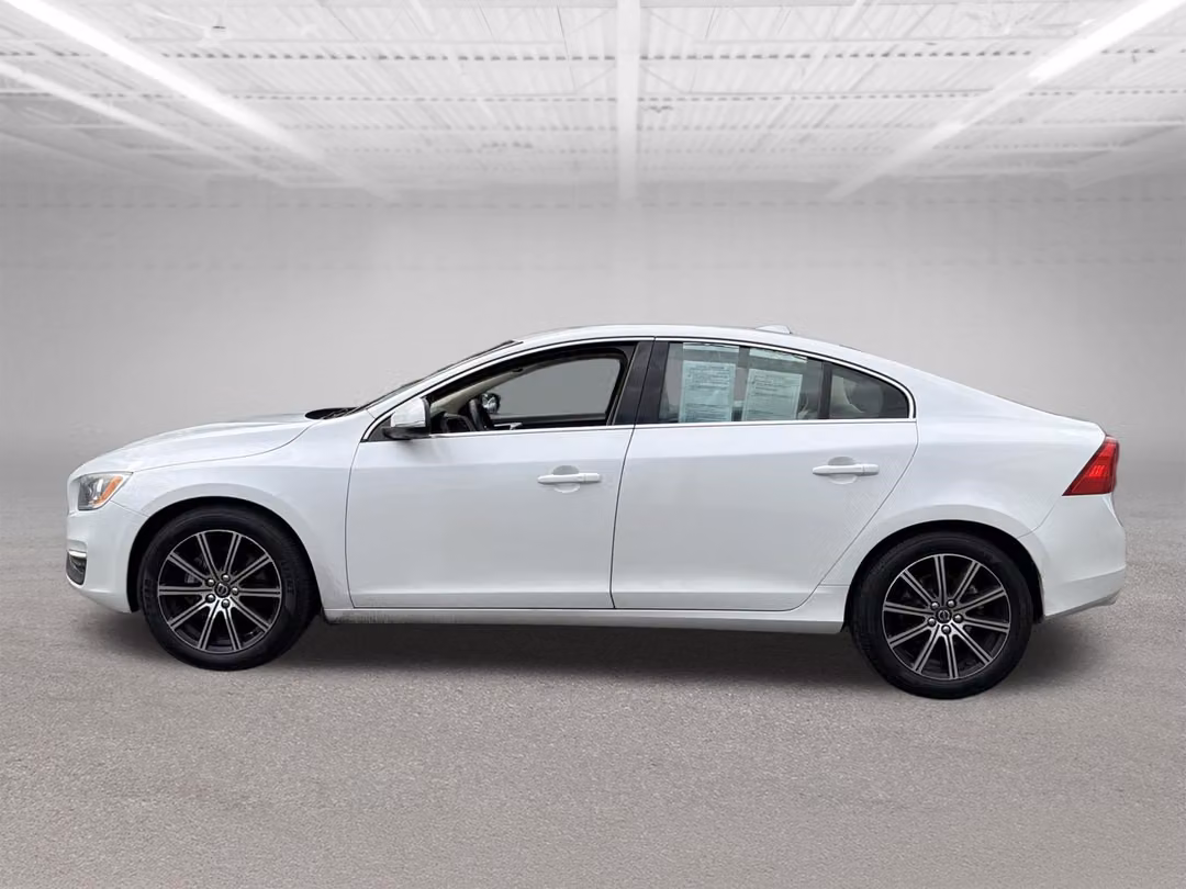 2018 Volvo S60 Inscription - Image 2