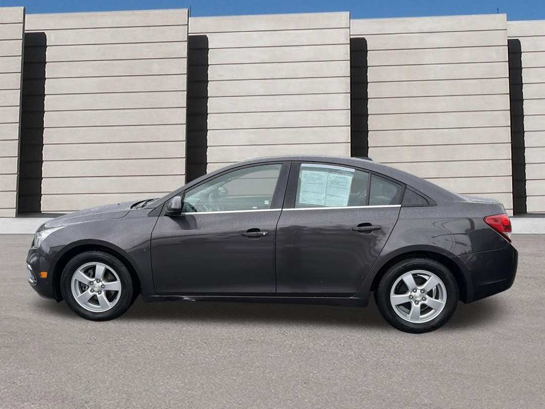 2015 Chevrolet Cruze LT - Image 2