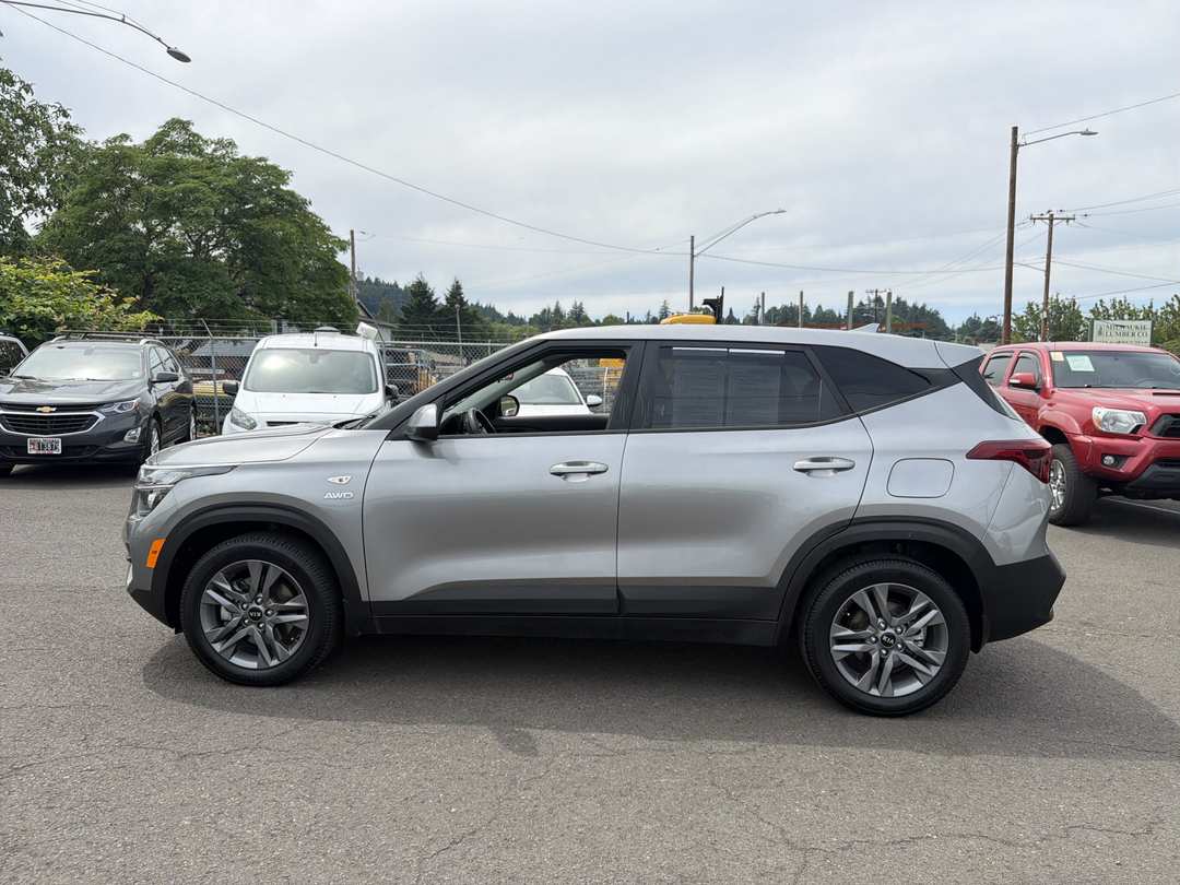 2021 Kia Seltos LX - Image 2