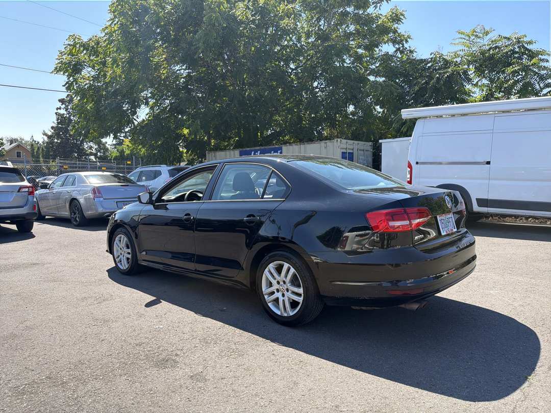 2015 Volkswagen Jetta - Image 3