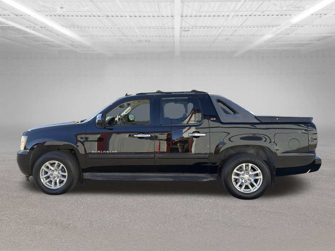 2007 Chevrolet Avalanche LTZ - Image 2
