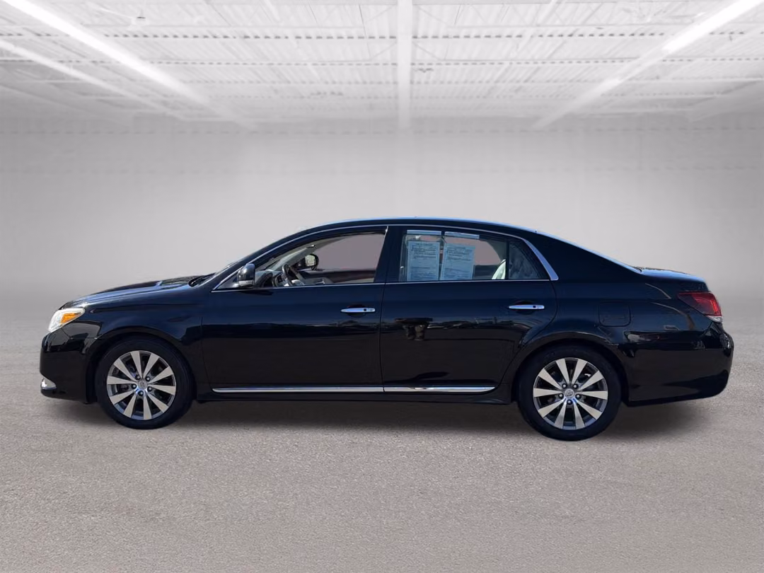 2012 Toyota Avalon - Image 2