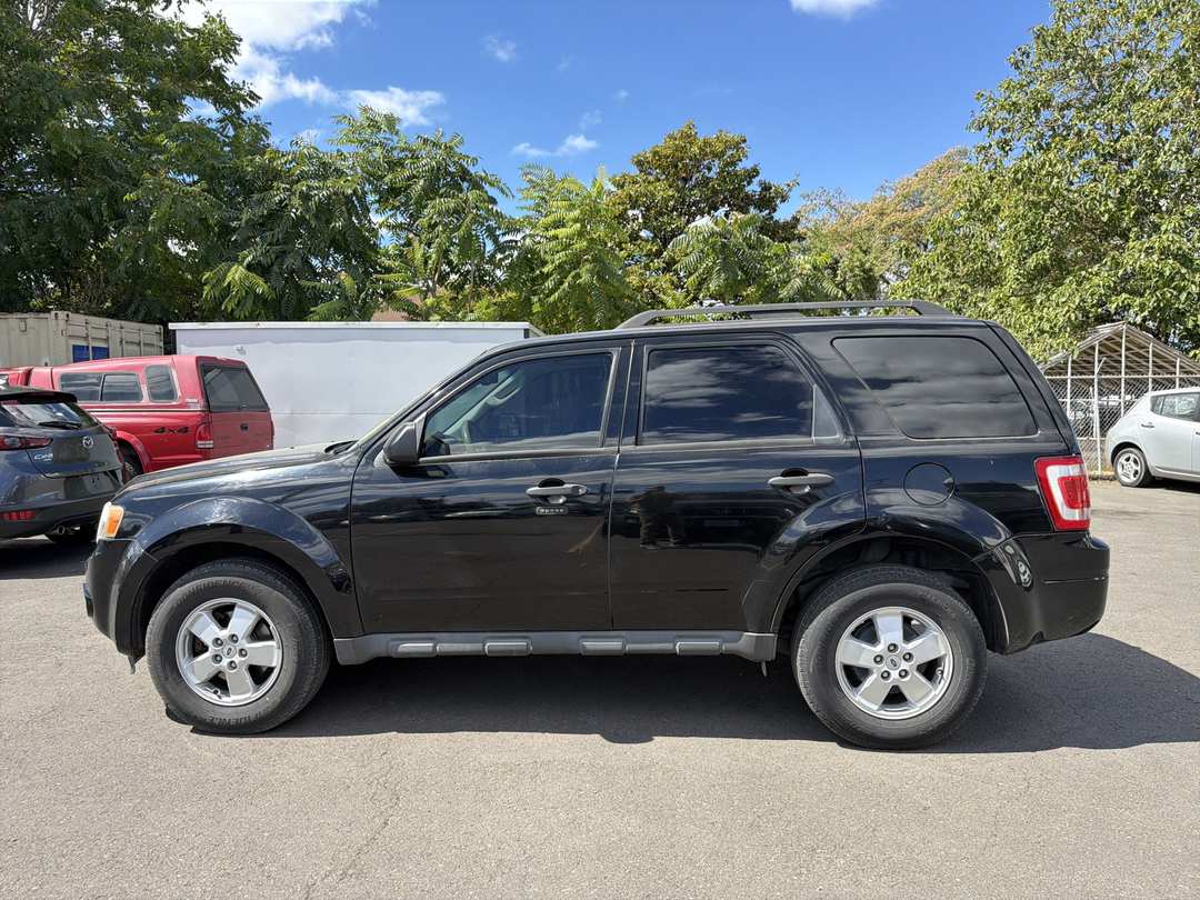 2010 Ford Escape XLT - Image 2